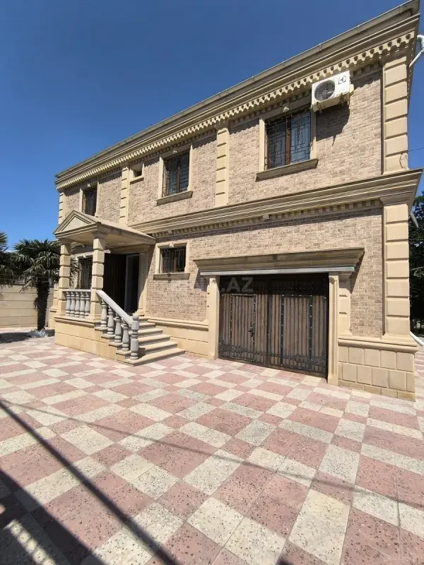 Satılır 5 otaqlı həyət evi 240 m²