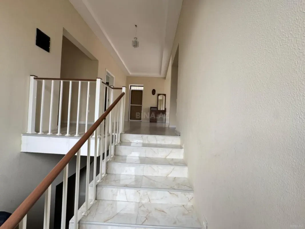 Satılır 6 otaqlı həyət evi 180 m²