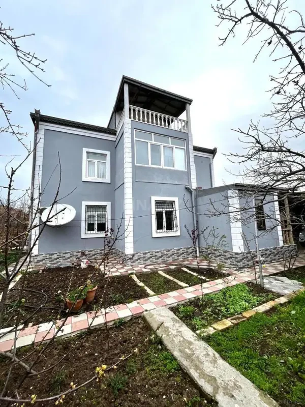 Satılır 6 otaqlı həyət evi 450 m²