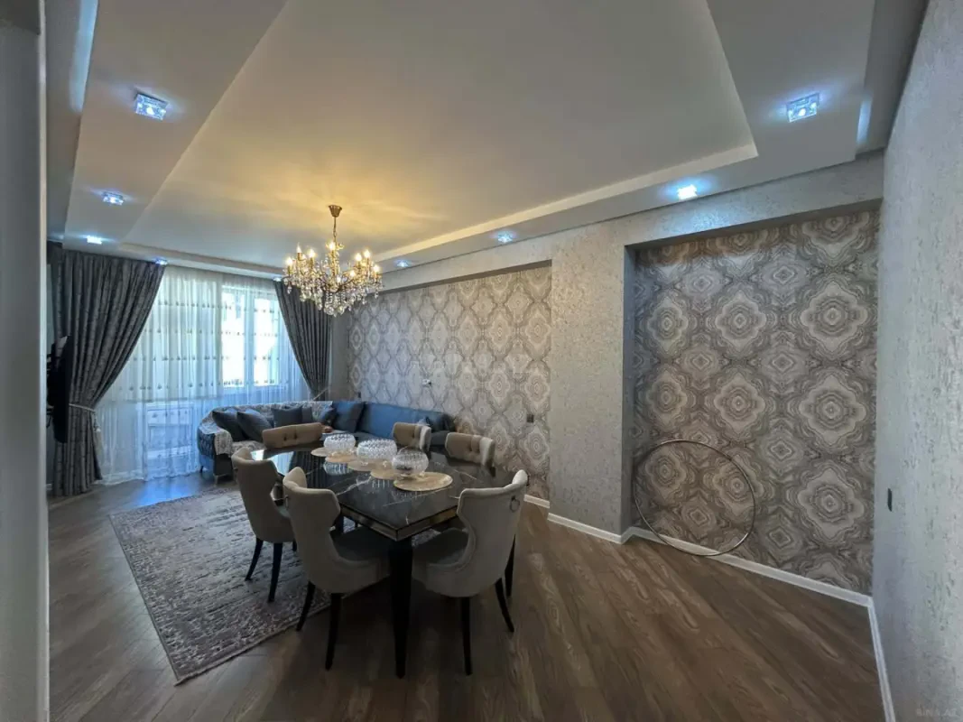 Satılır 4 otaqlı mənzil 135 m²