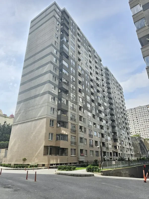 Satılır 2 otaqlı mənzil 58 m²