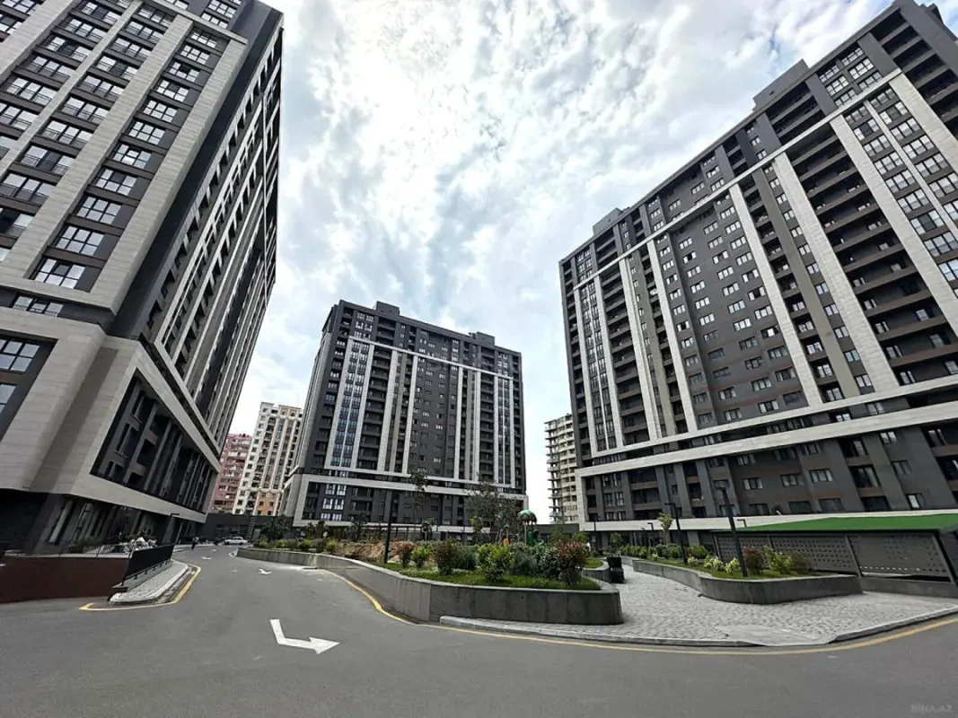 Satılır 4 otaqlı mənzil 200 m²