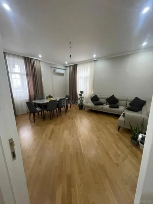 Satılır 3 otaqlı mənzil 136 m²