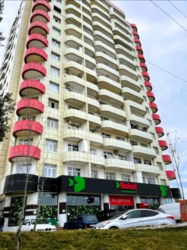 Satılır 3 otaqlı mənzil 135 m²