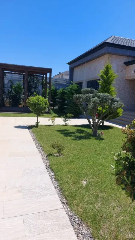 Satılır 4 otaqlı həyət evi 160 m²