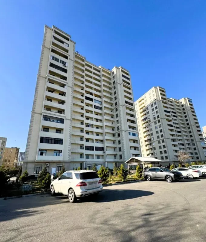 Satılır 4 otaqlı mənzil 175 m²