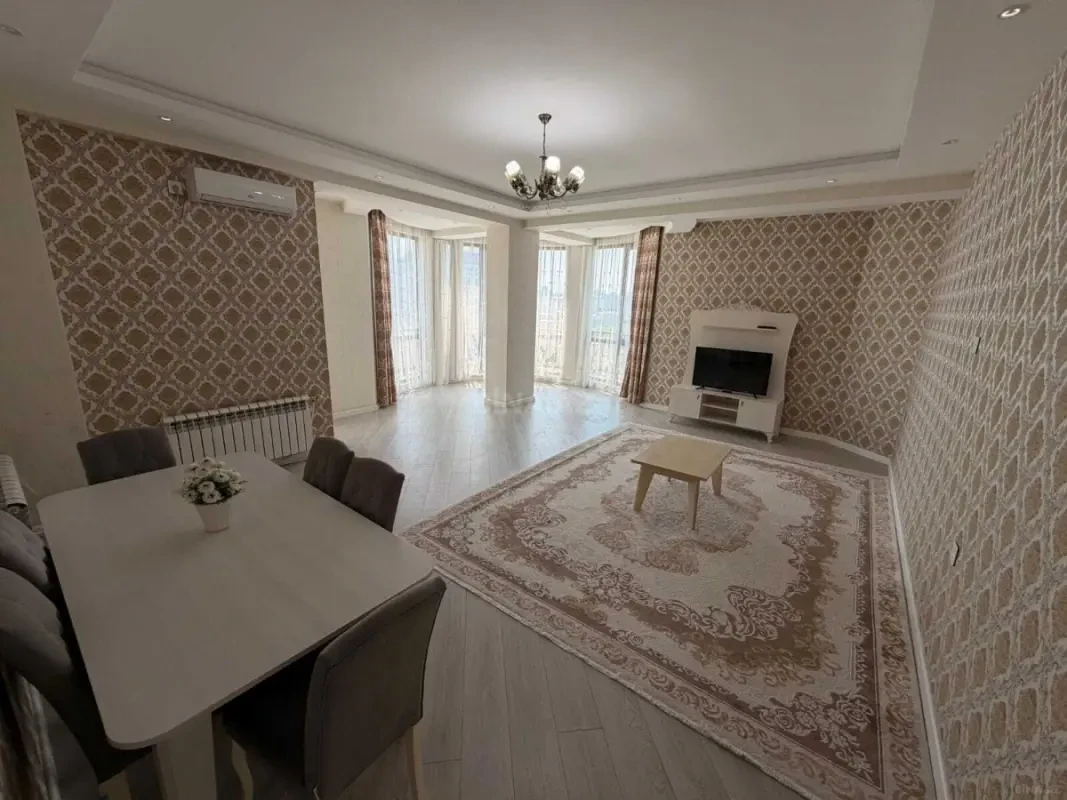Kirayə verilir 3 otaqlı mənzil 150 m²