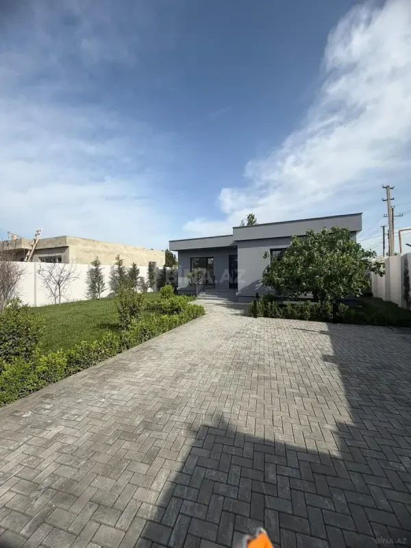 Satılır 5 otaqlı həyət evi 180 m²