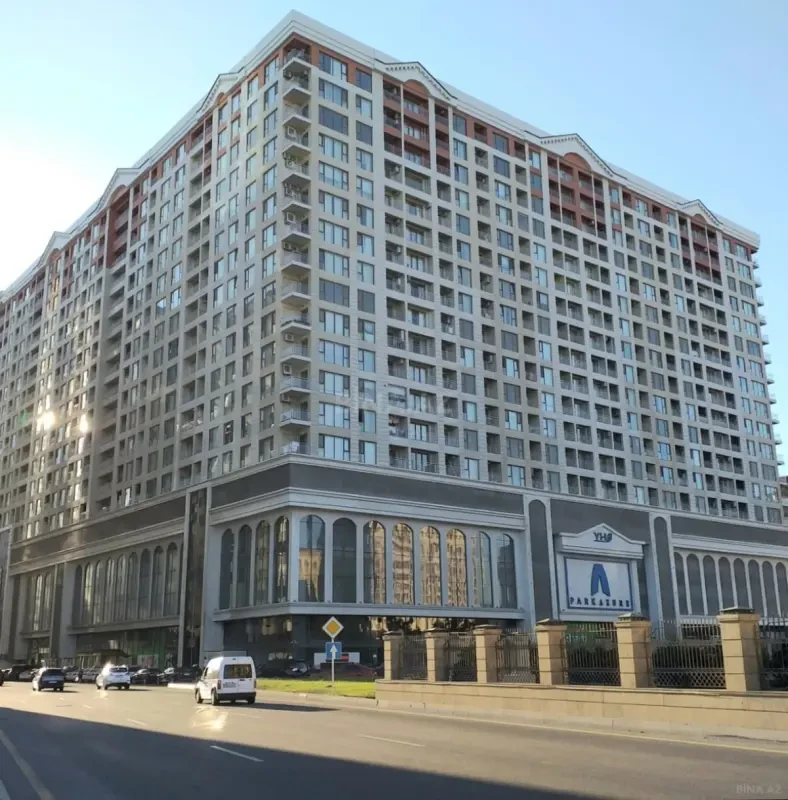 Satılır 4 otaqlı mənzil 181 m²