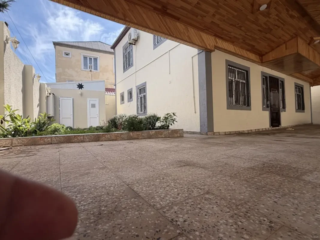 Satılır 6 otaqlı həyət evi 200 m²