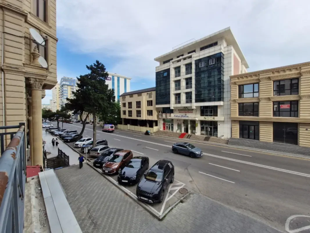 Satılır 3 otaqlı mənzil 111 m²