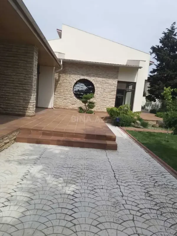 Satılır 10 otaqlı həyət evi 780 m²