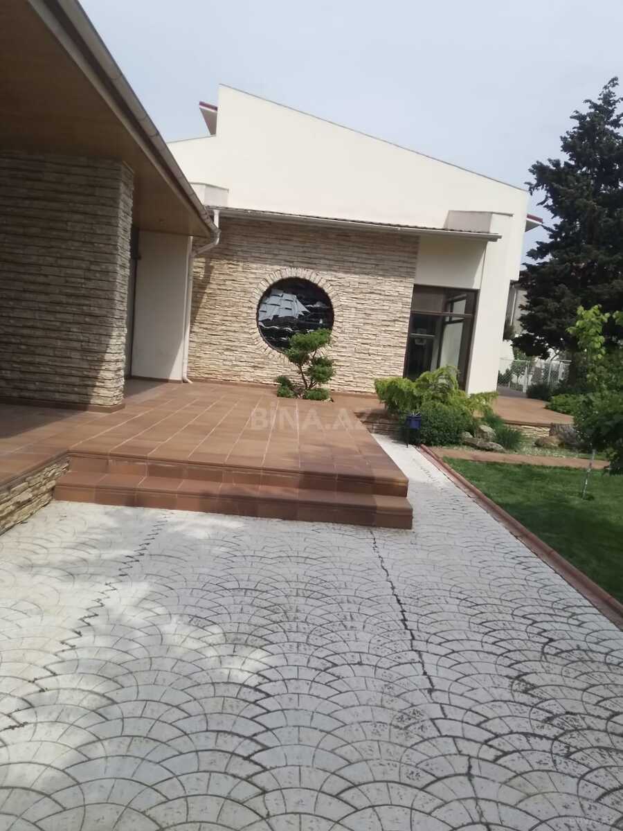 Satılır 10 otaqlı həyət evi 780 m²