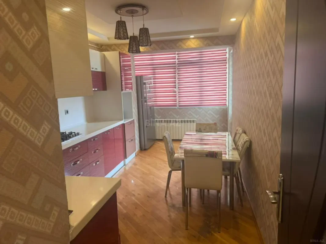 Kirayə verilir 3 otaqlı mənzil 136 m²