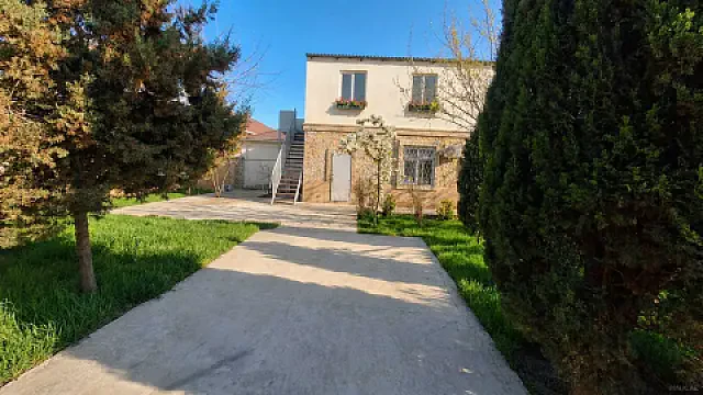 Kirayə verilir 4 otaqlı həyət evi 100 m² — Bakı, Binəqədi 4 otaq 100.00 m²