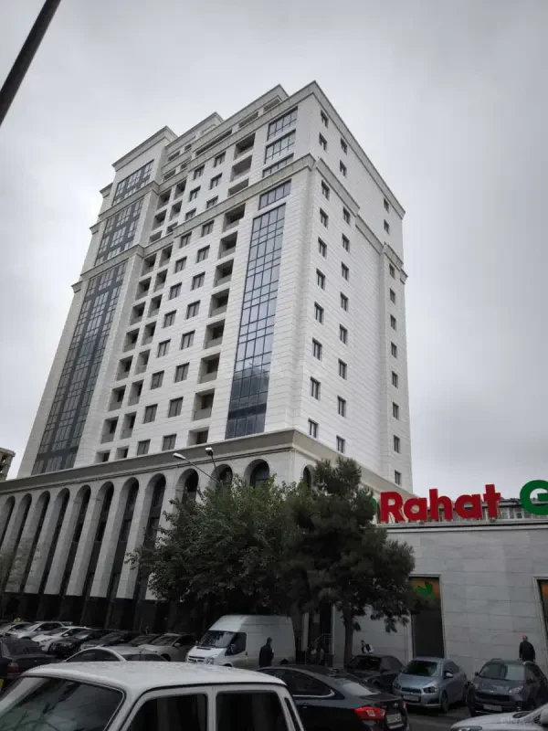Satılır 5 otaqlı mənzil 205 m²