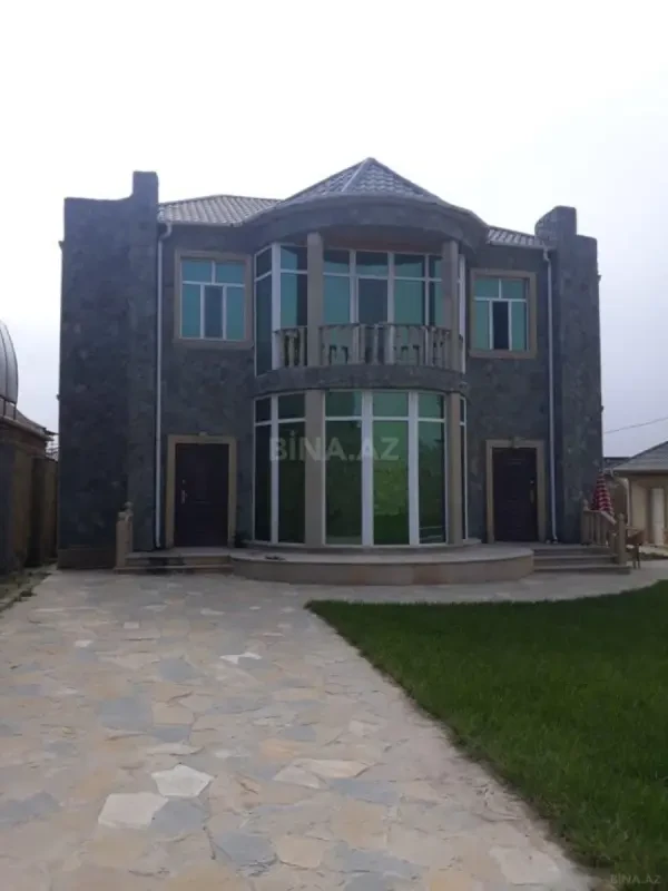 Kirayə verilir 7 otaqlı həyət evi 300 m²