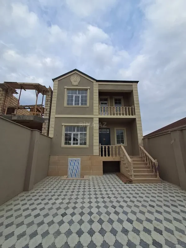 Satılır 4 otaqlı həyət evi 140 m²