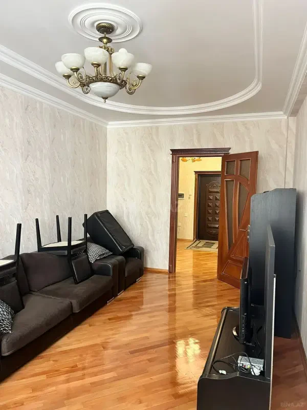 Kirayə verilir 2 otaqlı mənzil 85 m²