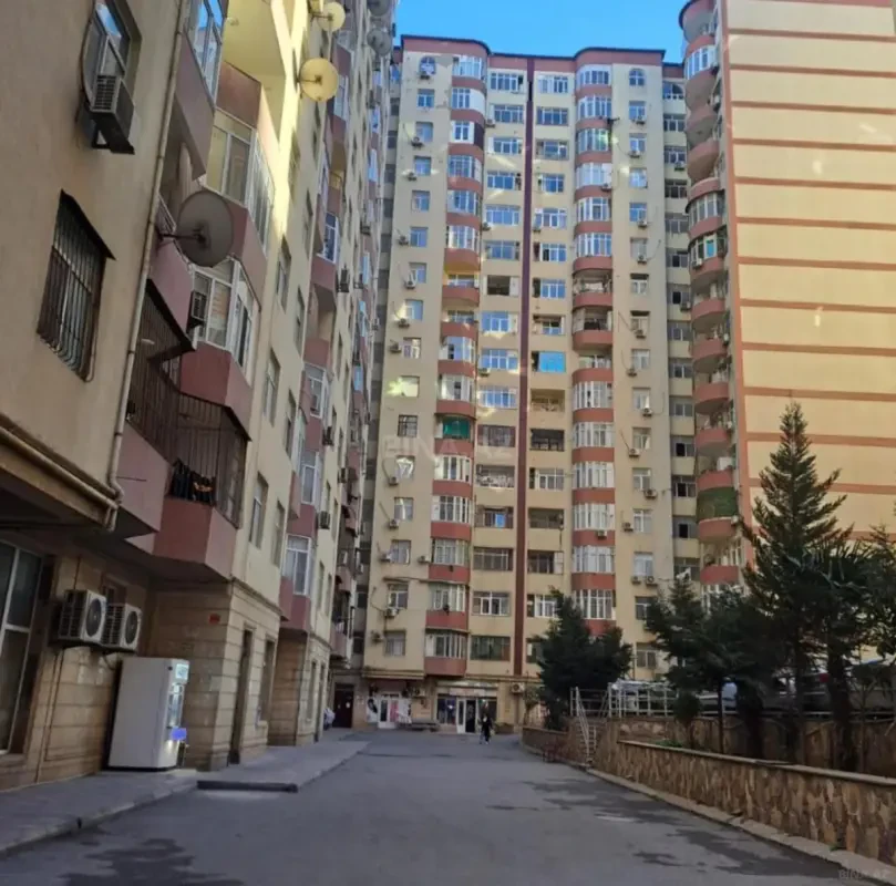 Satılır 3 otaqlı mənzil 116 m²