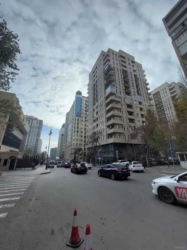 Satılır 5 otaqlı mənzil 160 m²