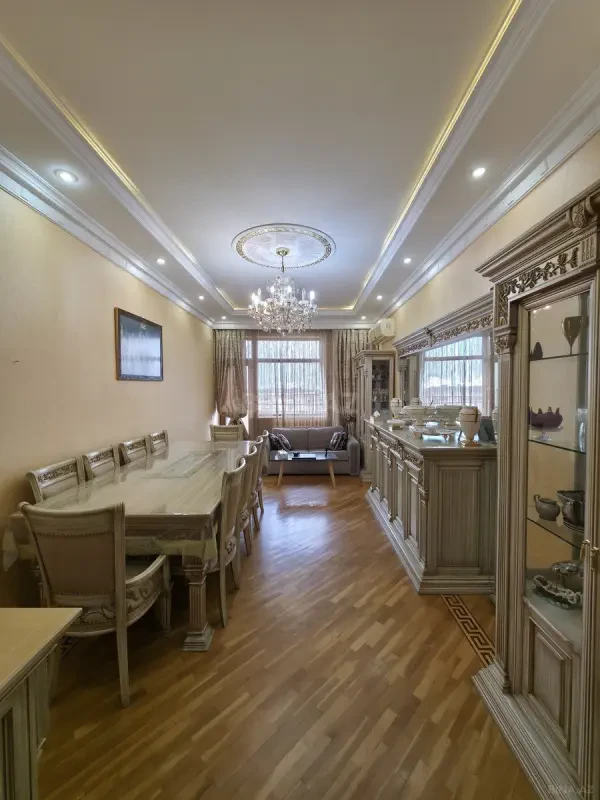 Satılır 2 otaqlı mənzil 98 m²