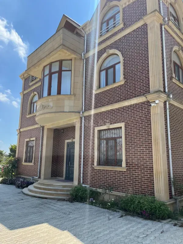 Kirayə verilir 7 otaqlı həyət evi 600 m²
