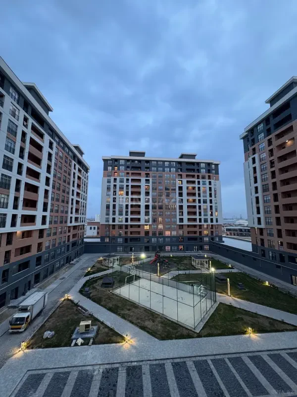 Kirayə verilir 2 otaqlı mənzil 77 m²