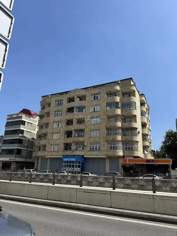 Satılır 4 otaqlı mənzil 186 m²