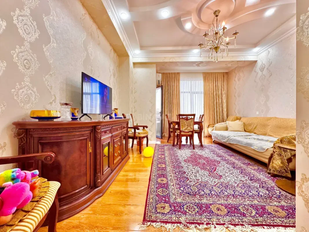 Satılır 2 otaqlı mənzil 81 m²