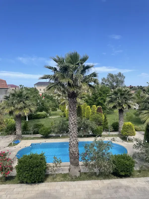 Kirayə verilir 6 otaqlı həyət evi 500 m²