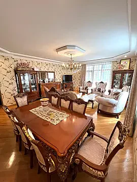 Satılır 4 otaqlı mənzil 178 m² — Bakı 4 otaq 178.00 m²