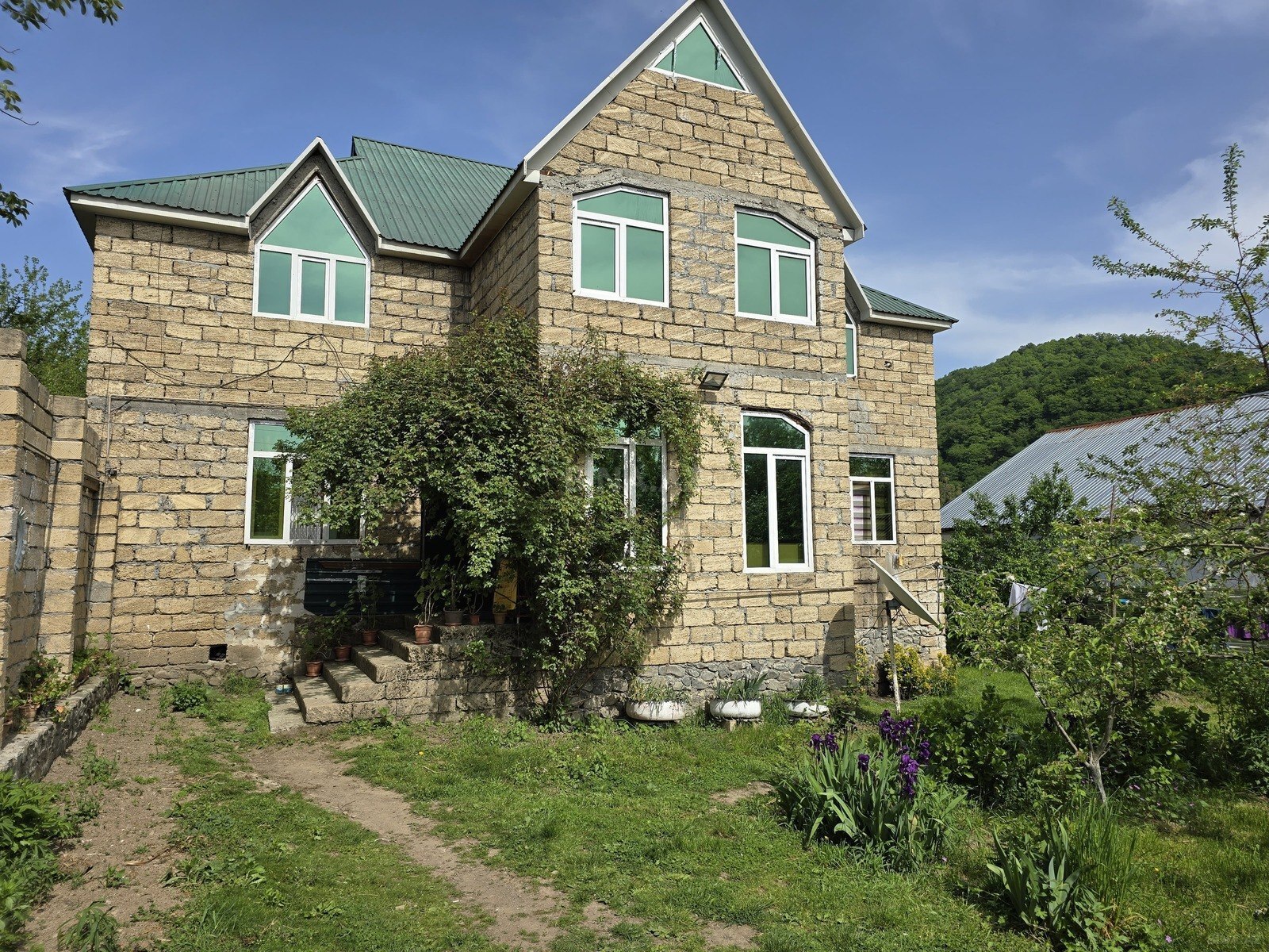 Satılır həyət evi 270 m²