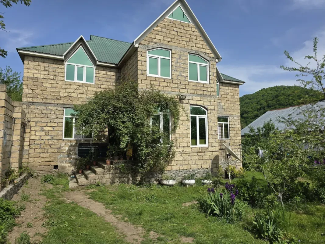 Satılır həyət evi 270 m²