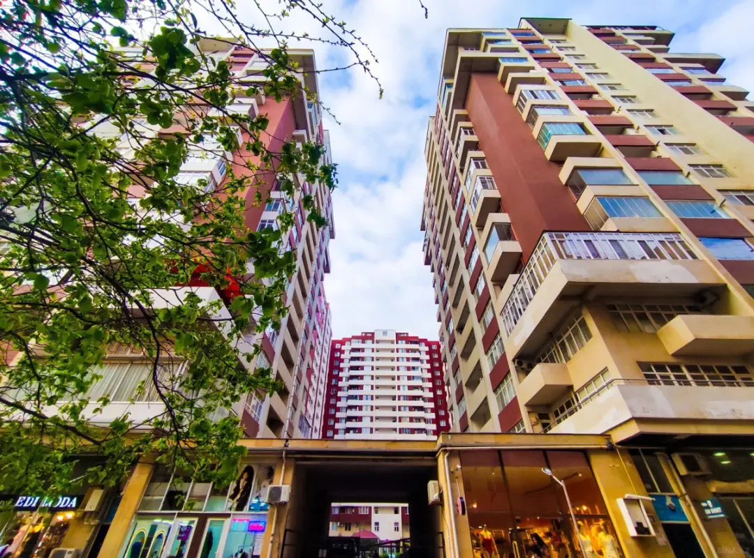 Kirayə verilir 2 otaqlı mənzil 90 m²