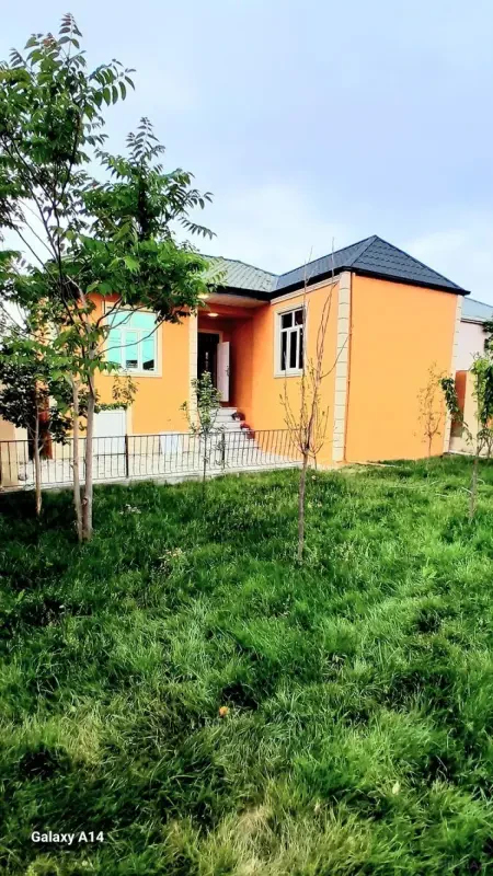 Satılır 3 otaqlı həyət evi 100 m²