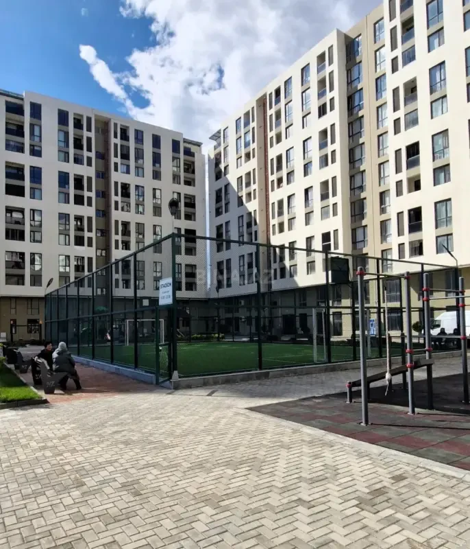 Satılır 4 otaqlı mənzil 146 m²