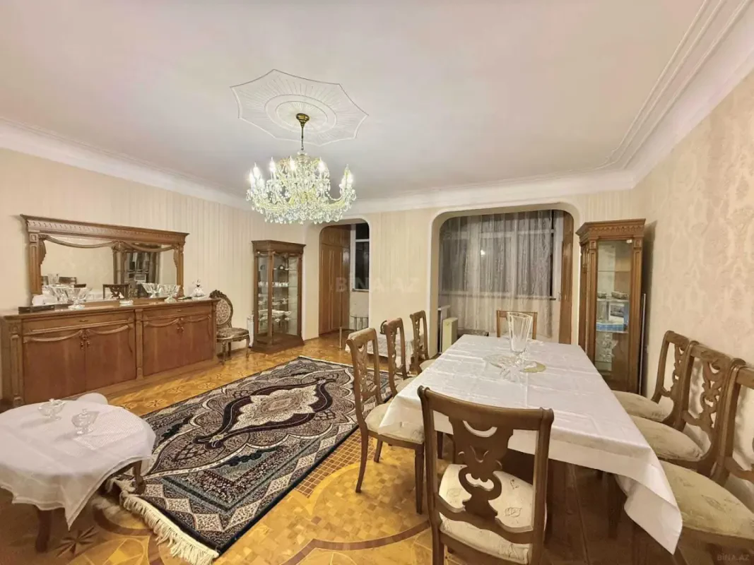 Satılır 5 otaqlı mənzil 160 m²