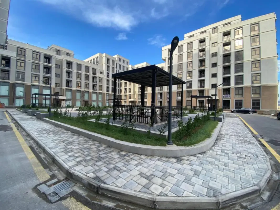 Satılır 1 otaqlı mənzil 76.6 m²