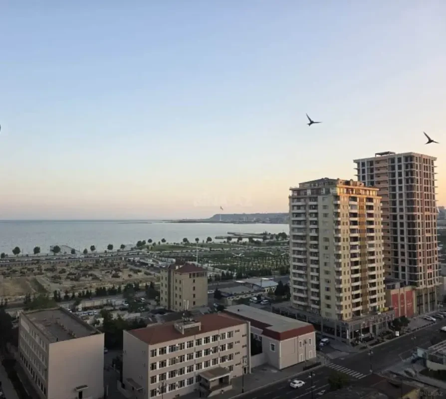 Satılır 4 otaqlı mənzil 135 m²