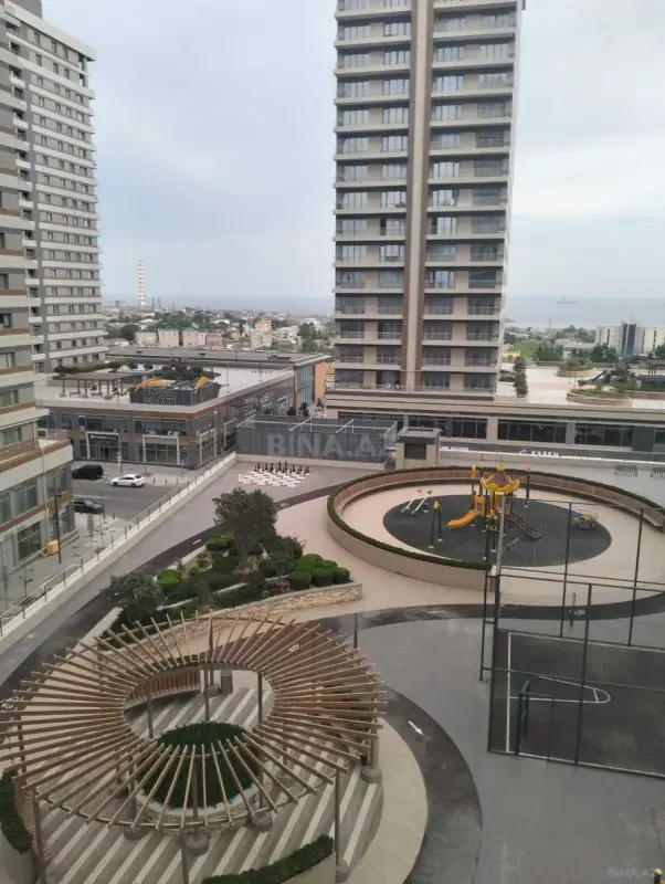Satılır 4 otaqlı mənzil 195 m²