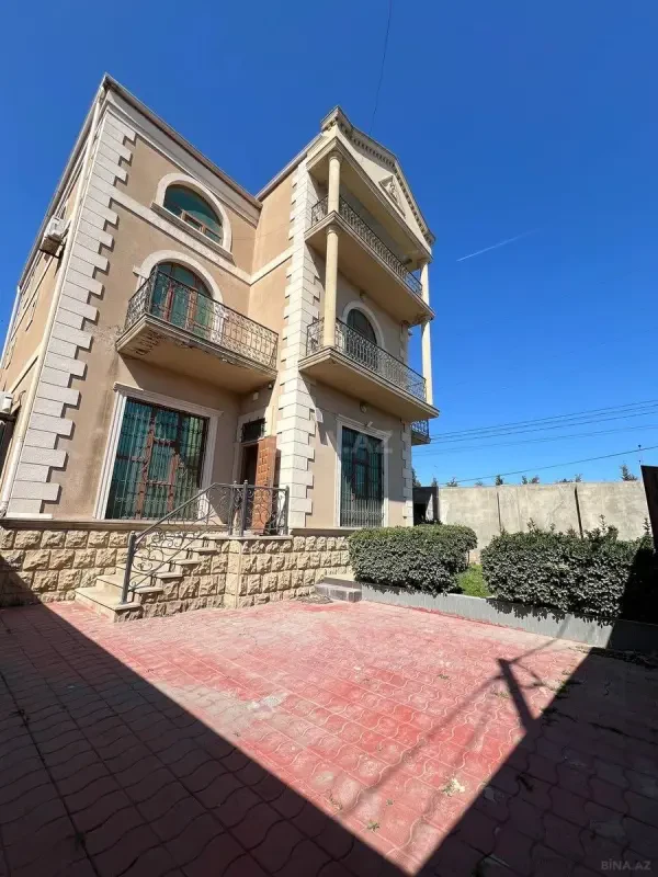 Kirayə verilir 10 otaqlı həyət evi 410 m²