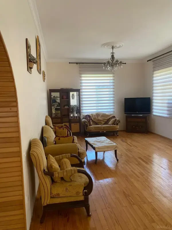 Kirayə verilir 5 otaqlı həyət evi 300 m²