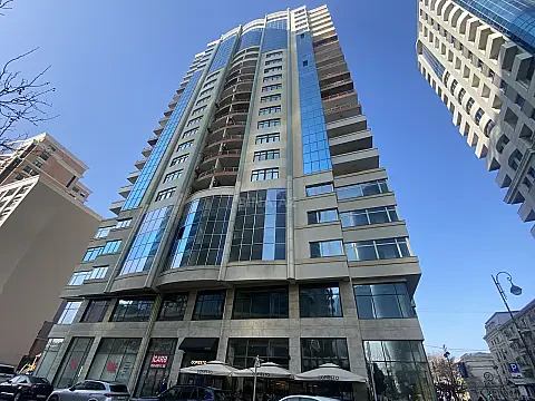 Satılır 4 otaqlı mənzil 261 m² — Bakı 4 otaq 261.00 m²