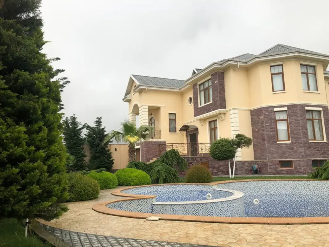 Kirayə verilir 6 otaqlı həyət evi 400 m²