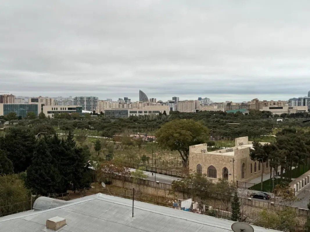 Satılır 3 otaqlı mənzil 147 m²