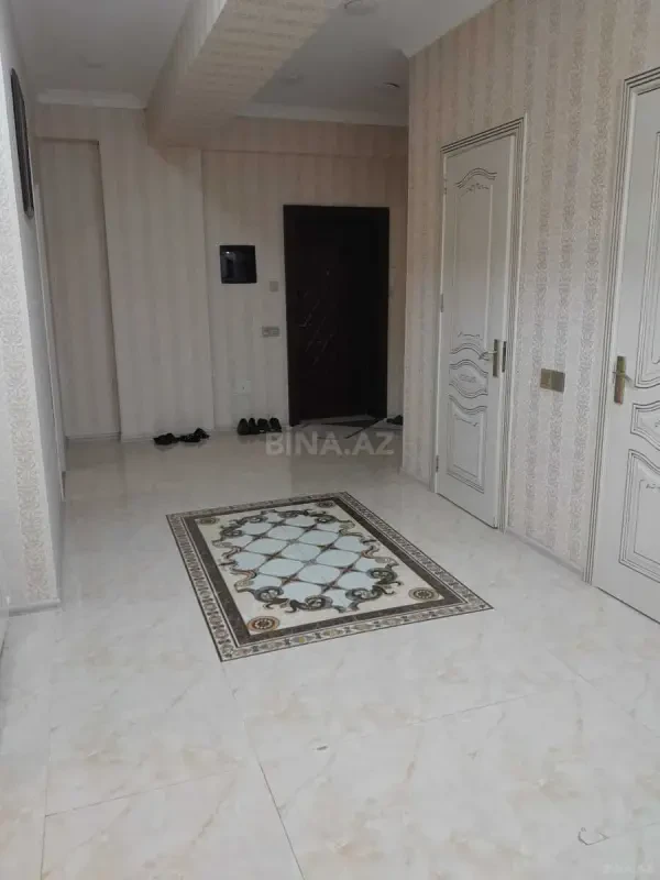 Satılır 3 otaqlı mənzil 132 m²