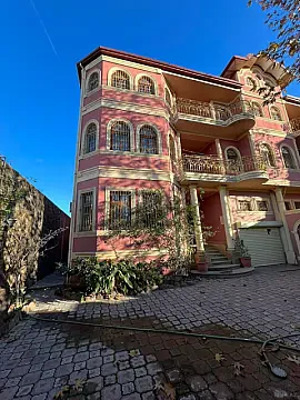 Kirayə verilir 10 otaqlı həyət evi 700 m² — Bakı 10 otaq 700.00 m²