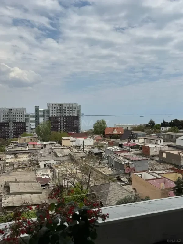 Satılır 4 otaqlı mənzil 130 m²