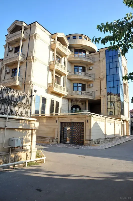 Kirayə verilir 12 otaqlı həyət evi 1200 m²
